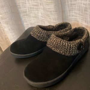 Clarks slippers size 8 black